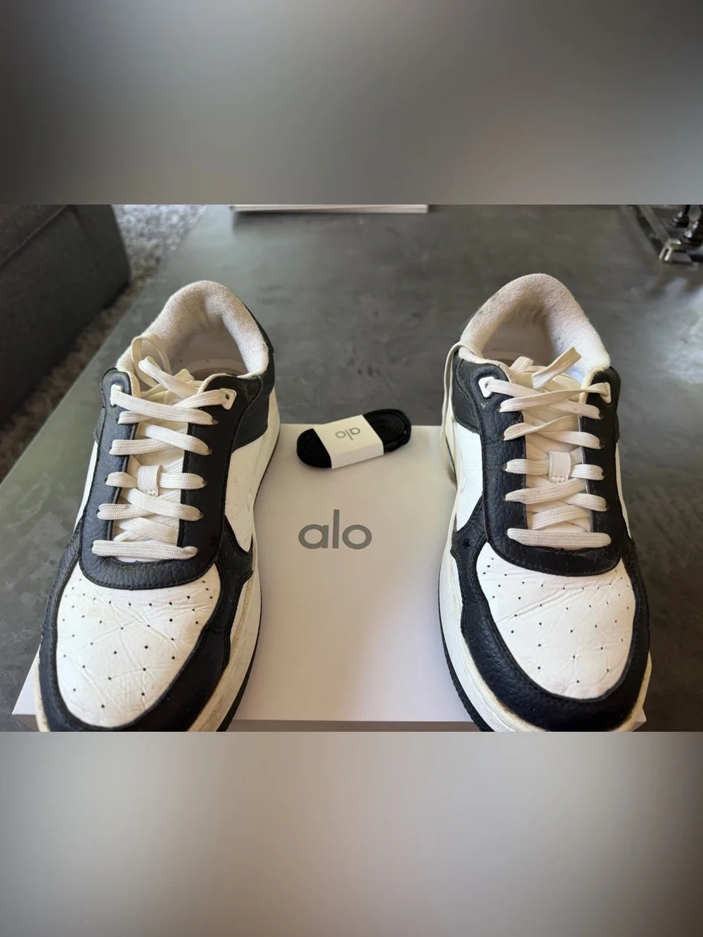 Alo sz 8 Sneakers in White and Black-excellent condition